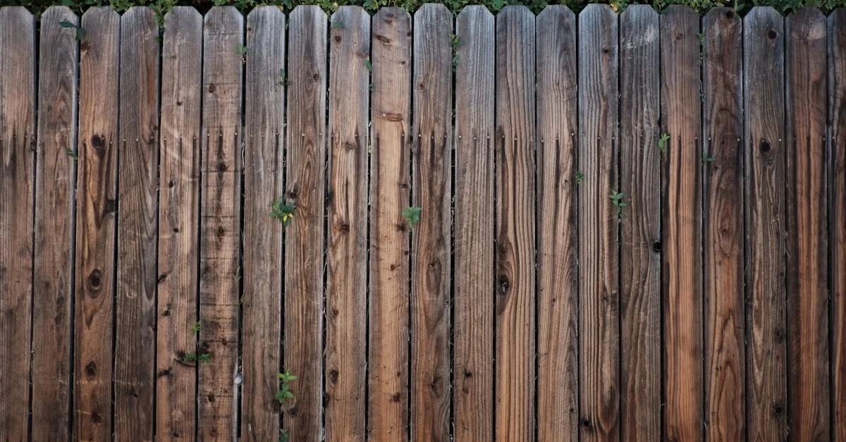 Choosing the Best Garden Privacy Fence for Families: Wood vs. WPC