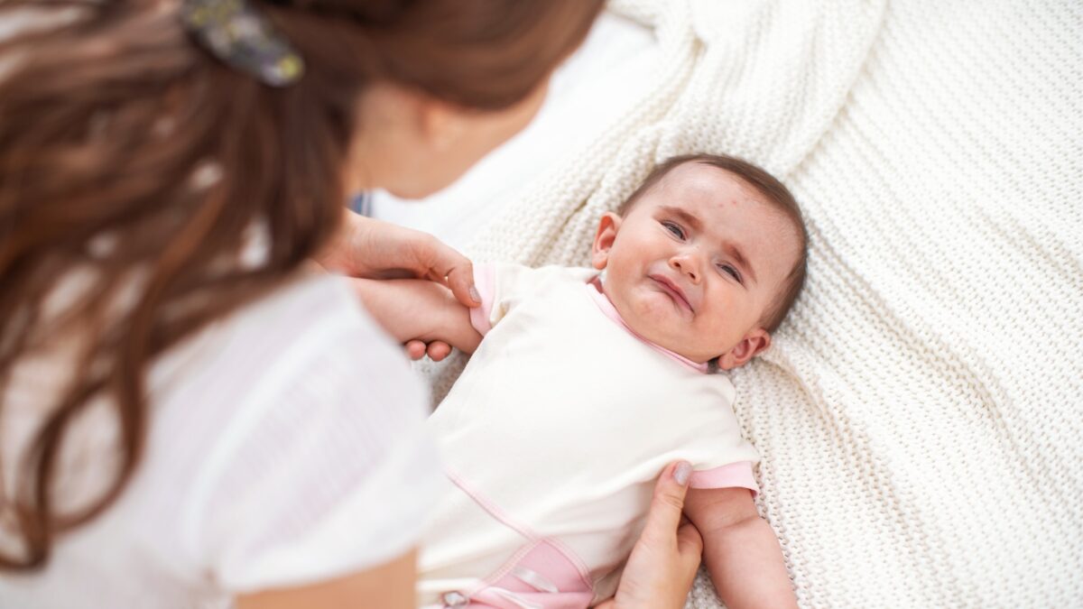 Heatwave: The 'Skin Pinch Test', a Simple and Effective Gesture to Determine if Your Baby is Dehydrated During High Temperatures