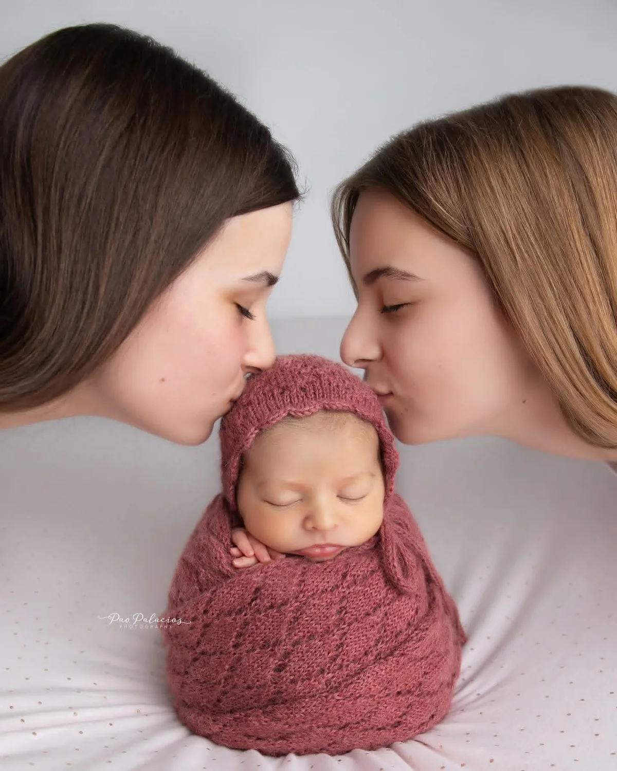 The Value of Newborn Photography: Capturing the Early Days of Motherhood