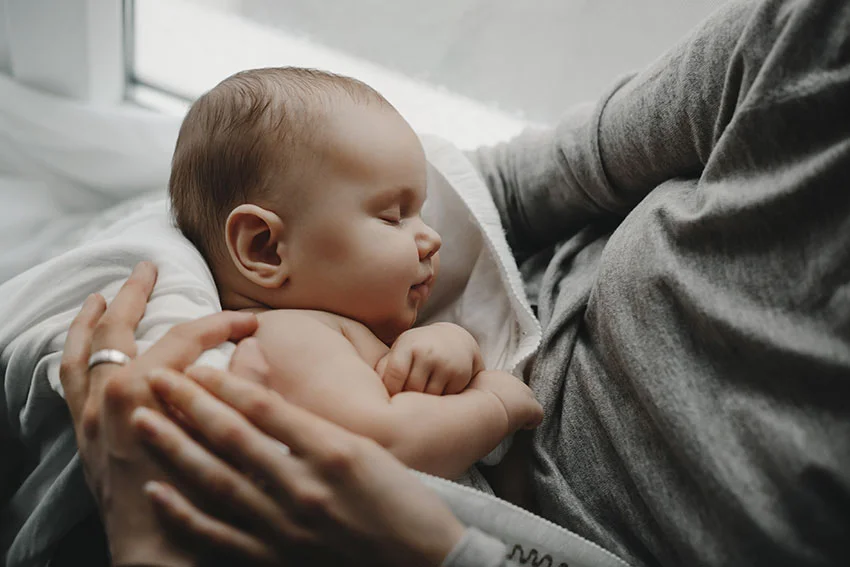 How Night Feedings Affect Baby's Sleep